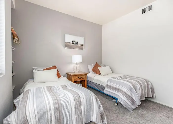 2 Bedroom 2 Bathroom With Pickleball