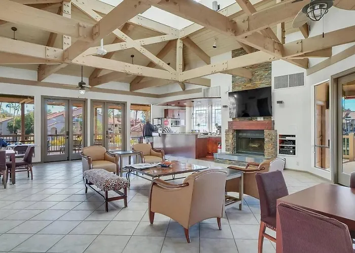 2 Bedroom 2 Bathroom With Pickleball Apartment *