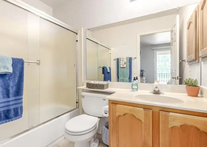2 Bedroom 2 Bathroom With Pickleball Apartment *