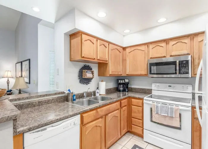 2 Bedroom 2 Bathroom With Pickleball *